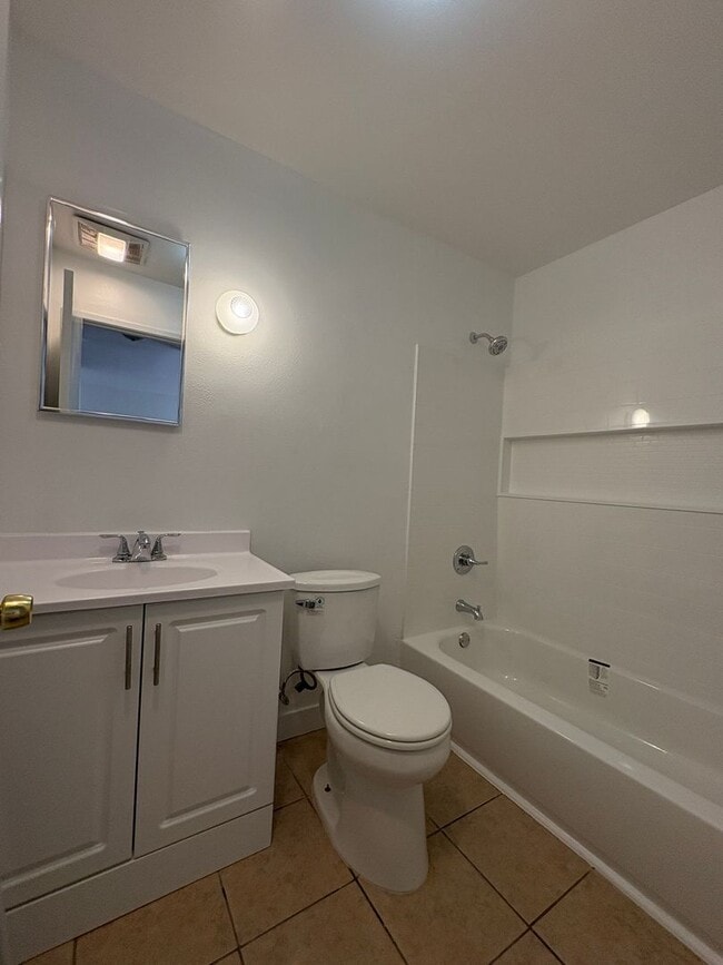 Building Photo - 1621 Sacramento Ave