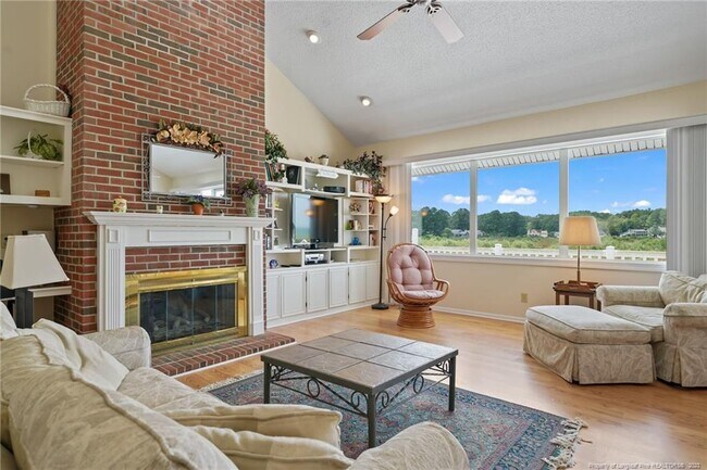 Foto del edificio - 825 Castleberry Ct