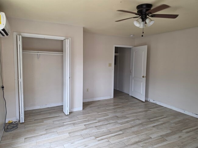 Building Photo - 301 Soria Dr