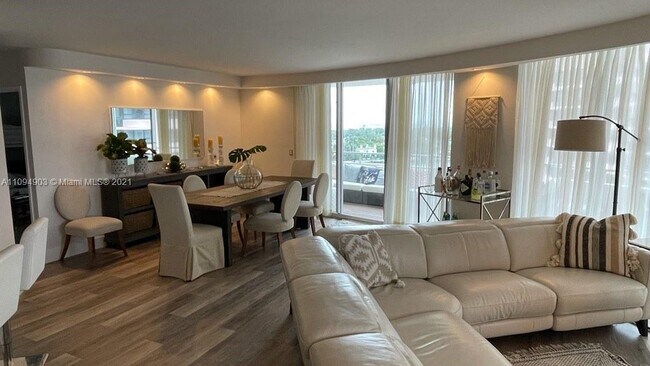Foto del edificio - 5161 Collins Ave