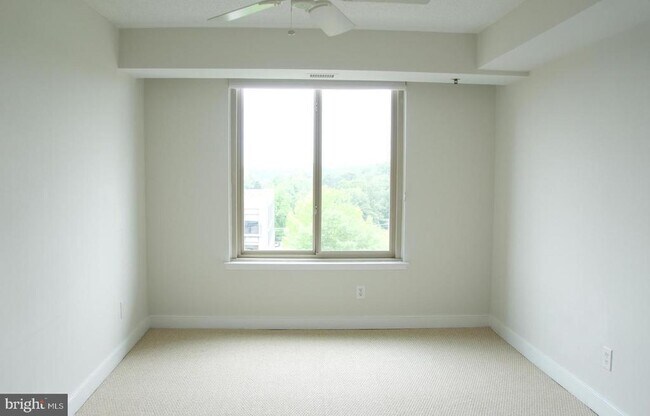 Foto del edificio - 7500 Woodmont Ave