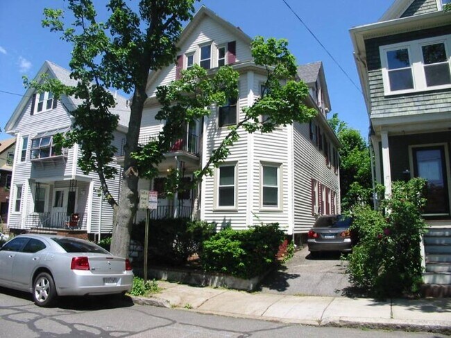 Foto del edificio - 4.0 bedroom in Cambridge Massachusetts 02140
