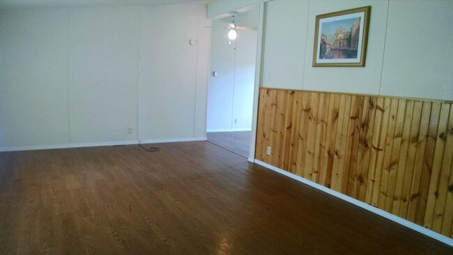 Foto del edificio - 3 br, 2 bath House - 197 Brunner Rd.