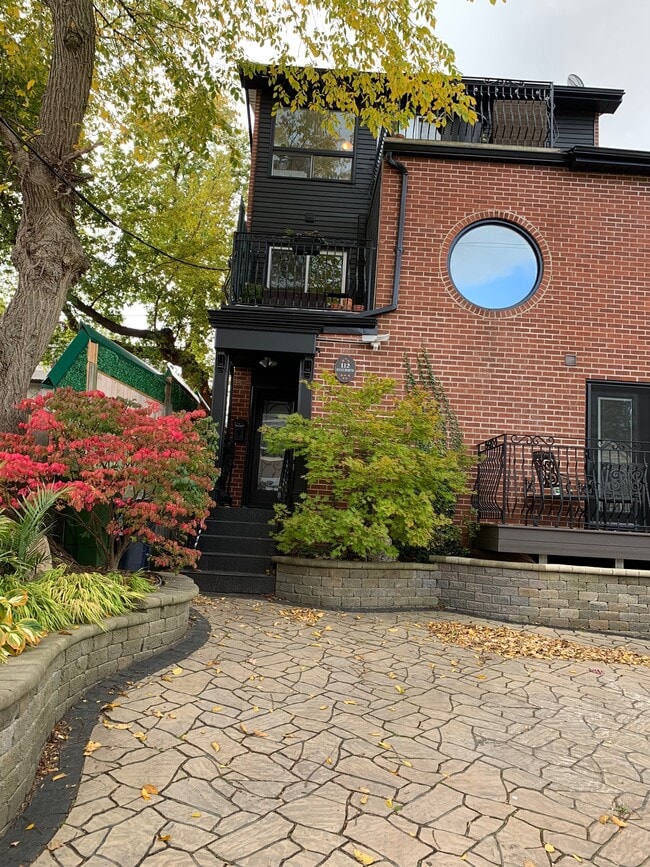 Building Photo - 112 Kenilworth Av