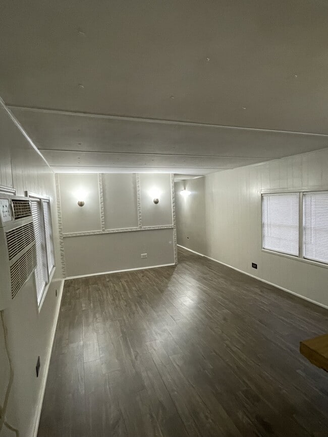 Foto del edificio - 211 Victoria Cir