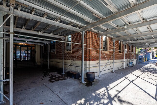 Building Photo - 835 Franklin Ave