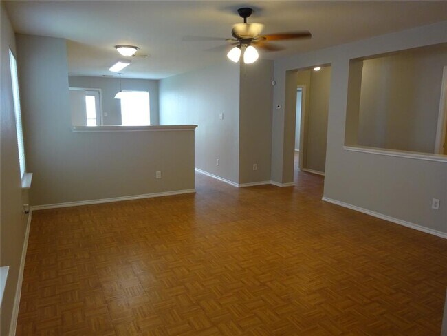 Building Photo - 11402 Log Cabin Ln