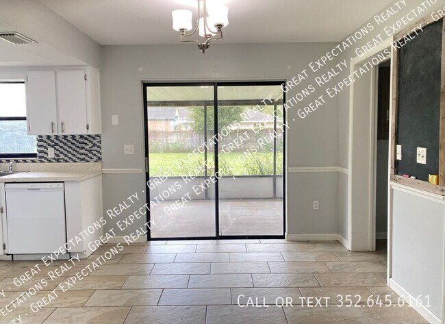 Building Photo - Two Bedroom Home In Belleview