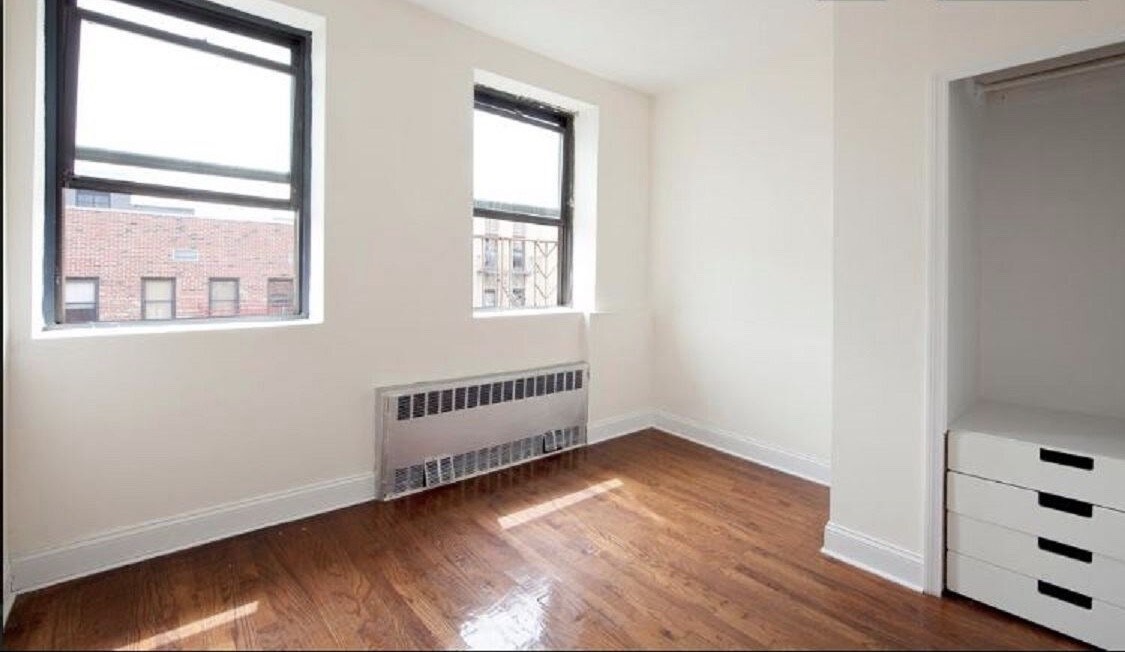 Foto principal - 165 E 3rd St