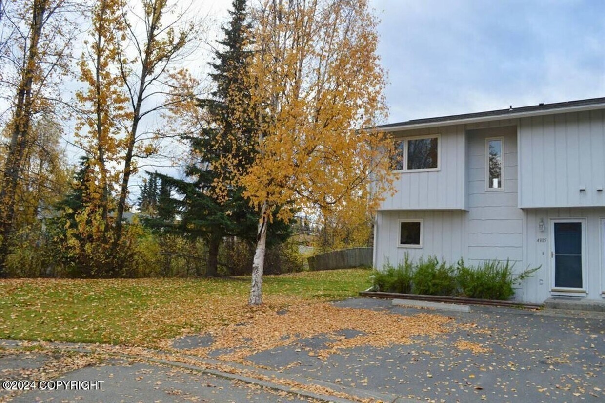 Foto principal - 3 Bed/1 Bath UMED Condo!