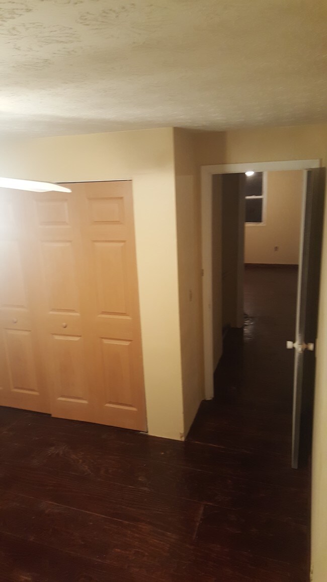 Bdrm - 3887 W 165th St