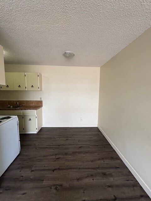Photo du bâtiment - One bedroom in Sunalta