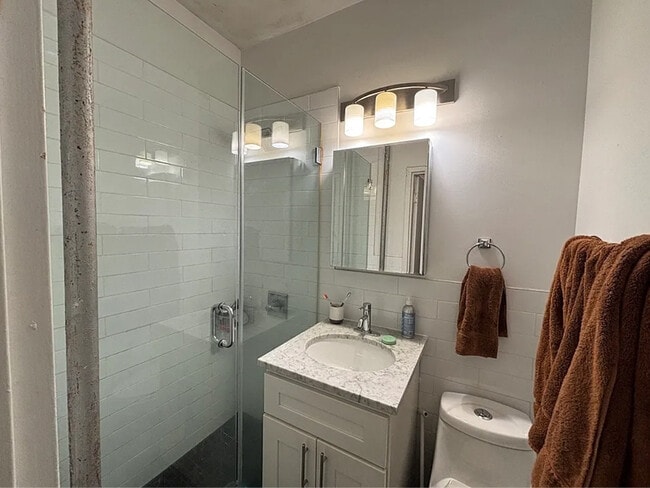 Foto del edificio - 1020 Bedford Ave