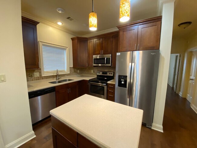 Building Photo - 1016 Villa Dr