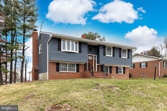 Building Photo - 3719 Brenbrook Dr