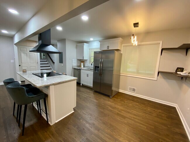 Building Photo - 1254 Shoreham Dr