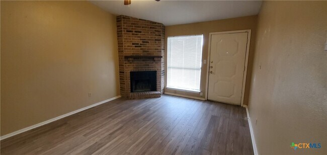 Building Photo - 516 Kellys Way