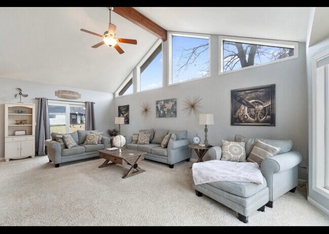 Foto del edificio - 7151 Bayview Rd