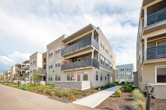 Building Photo - 754 W Blue Magic Ln