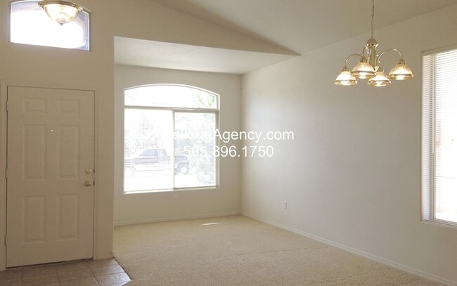 Building Photo - 3BR w/Loft - 3 Car Garage - Cabezon