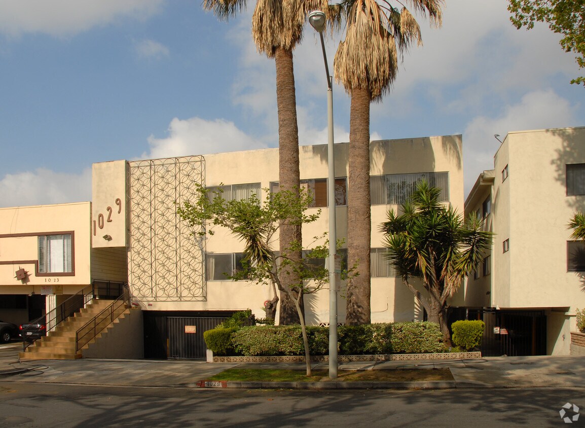 Foto del edificio - 1029 N Hayworth Ave