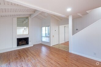 Building Photo - 3701 Country Club Dr