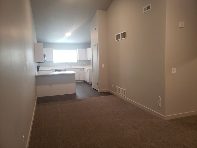 Building Photo - 2 Bedroom 1 Bath in Springville
