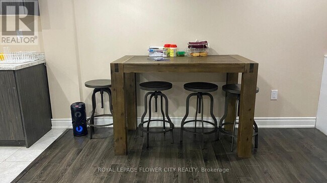 Photo du bâtiment - 125 Don Minaker Dr