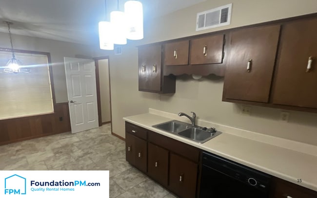Building Photo - 3905 Clover Hill Dr