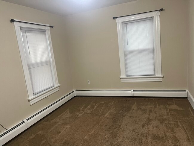 Building Photo - 684 Bennett St