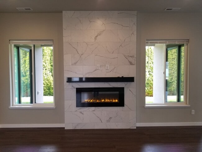 Foto del edificio - Occupied, do not disturb tenants.  West Valley 3 bedroom 3 Car Garage Custom Built