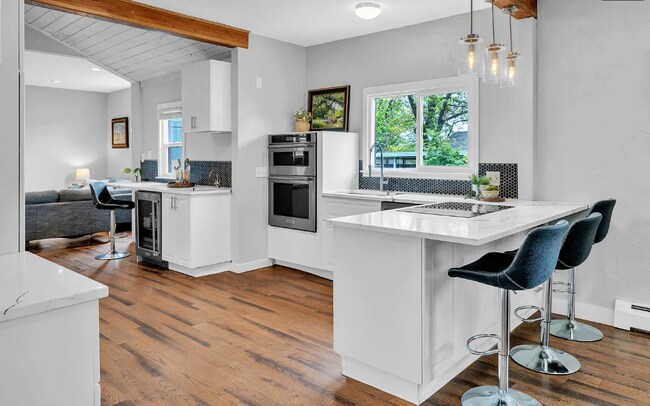 Kitchen - 1036 Lincoln Ave
