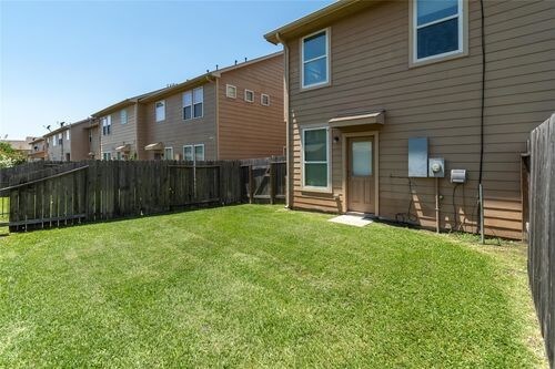 Building Photo - 3915 Calgary Cir