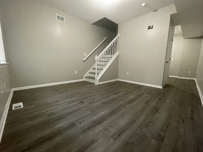 Photo - Newly Renovated 3 bed/1.5 bath in Waterfro... House