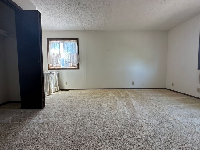 Foto del edificio - 107 N Orr - A