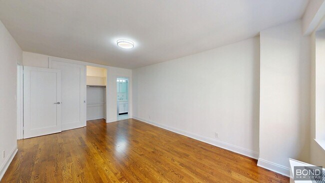 Building Photo - 405 E 56th St