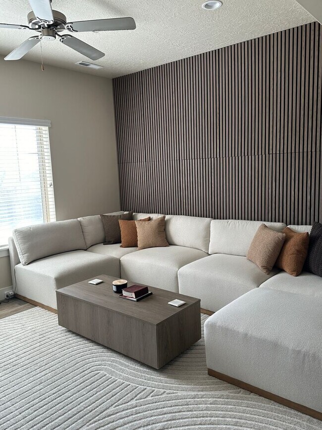 Foto del edificio - Spacious 3 Bed Townhome - Provo Slate Canyon