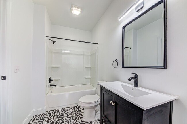 Building Photo - Available May 2024 - Completely RENOVATED ...