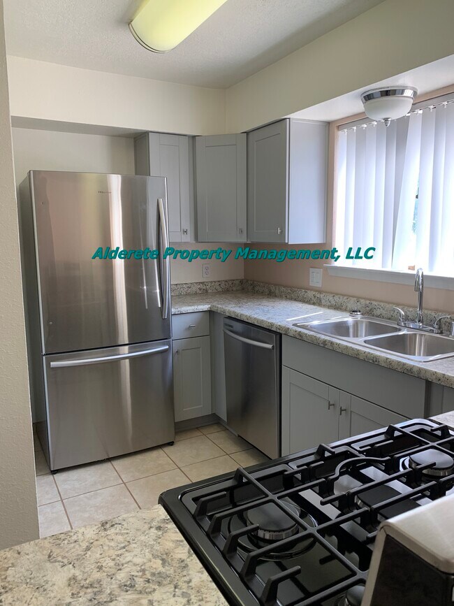 Building Photo - 736 Barelas Ct SW