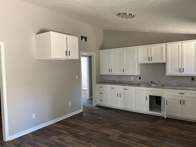 Building Photo - 51 Kemmons Dr
