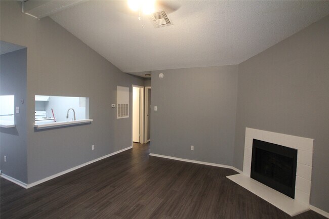 Foto del edificio - 5423 Farley Dr