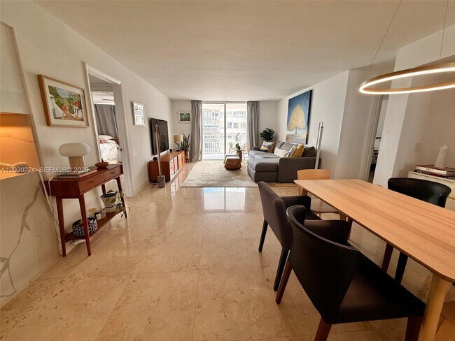 Foto del edificio - 1420 Brickell Bay Dr