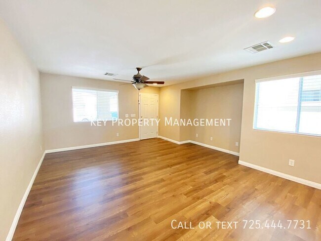 Foto del edificio - FULLY REMODELED 3 BEDROOM HOME IN SILVERAD...