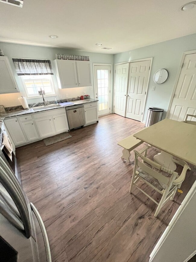 Building Photo - 4 Bedroom Town Home in Lynchburg