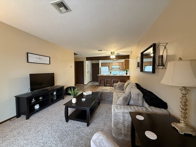Building Photo - Short term - Furnished Condo- 1 bed 1 & 1/2 bath - 3 month min