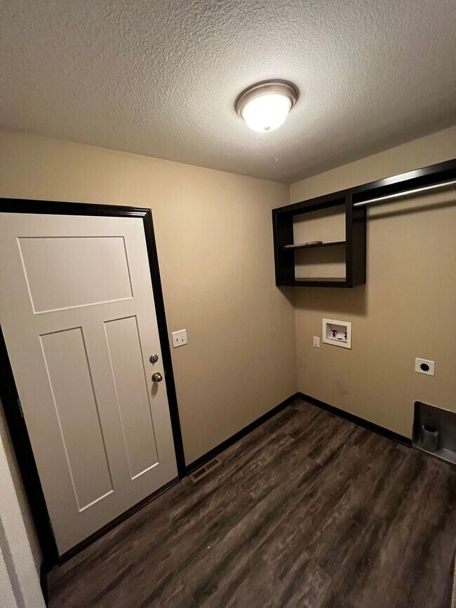 Foto del edificio - 2110/14 E Village Estates Dr