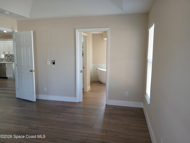 Foto del edificio - 214 Eldron Blvd NE