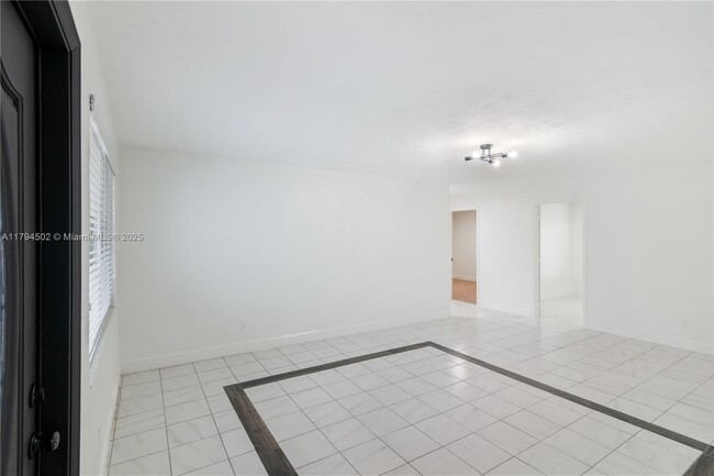 Foto del edificio - 6330 SW 27th St