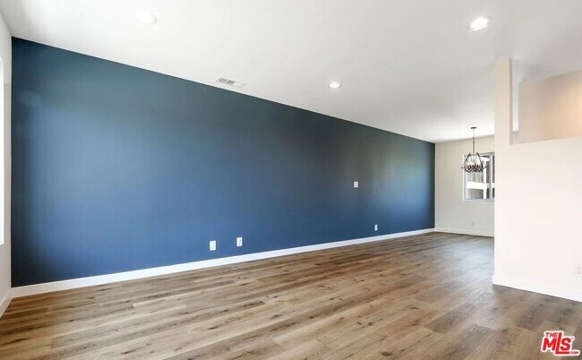 Foto del edificio - 110 S Eucalyptus Ave