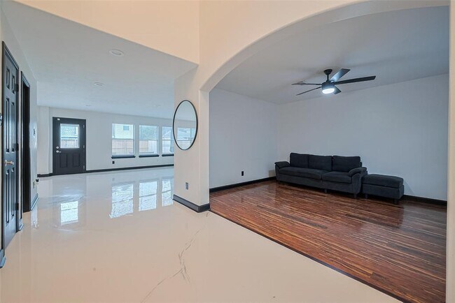 Foto del edificio - 13703 Broad Oaks Ln